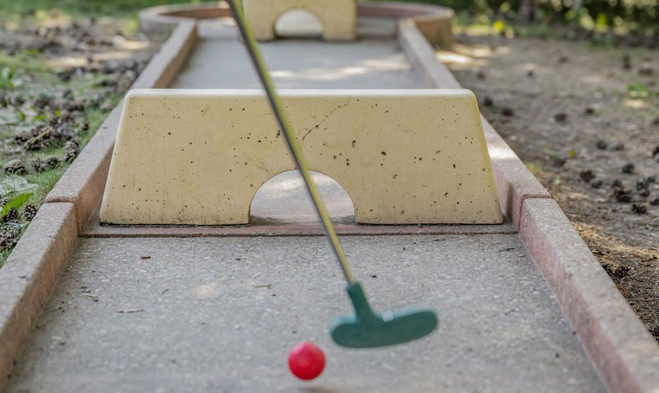 MINI-GOLF-Camping-Rioclar-©-Ubaye-tourisme---nicolas-duye-8654